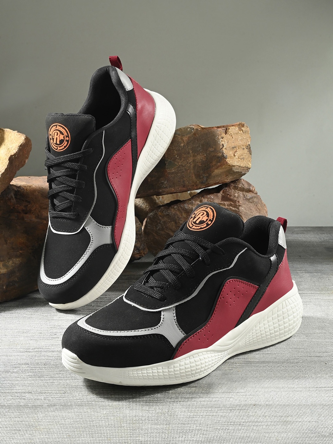 

The Roadster Lifestyle Co. Men Black & Maroon Colourblocked Lightweight Sneakers