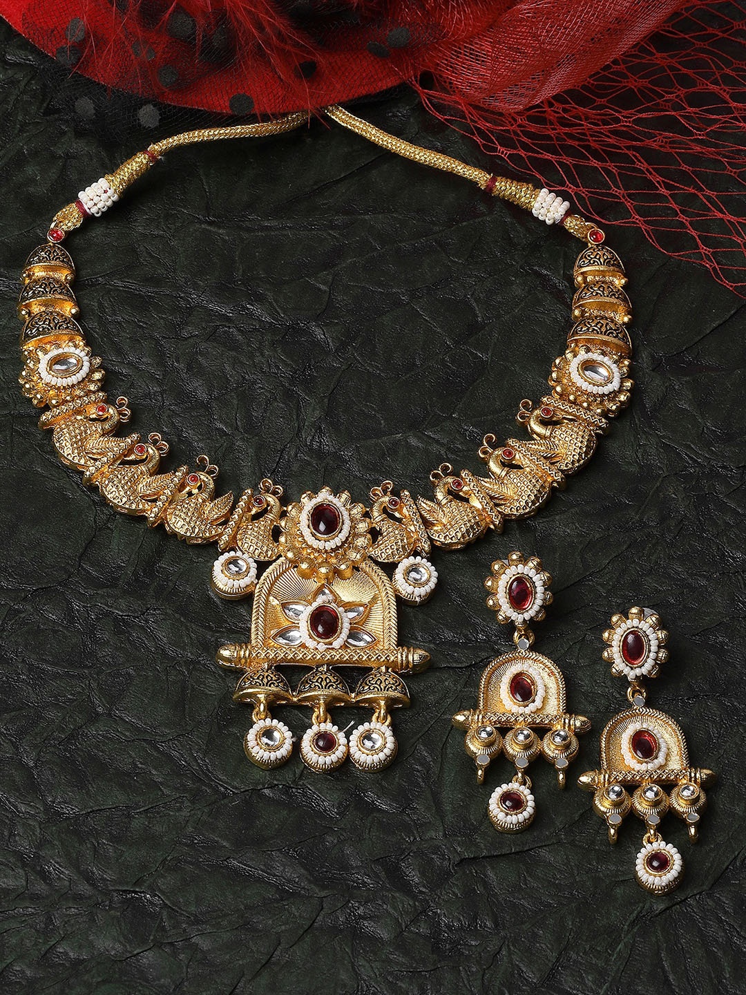 

KARATCART Gold-Plated Stone-Studded Pearl & Beaded Jewellery Set