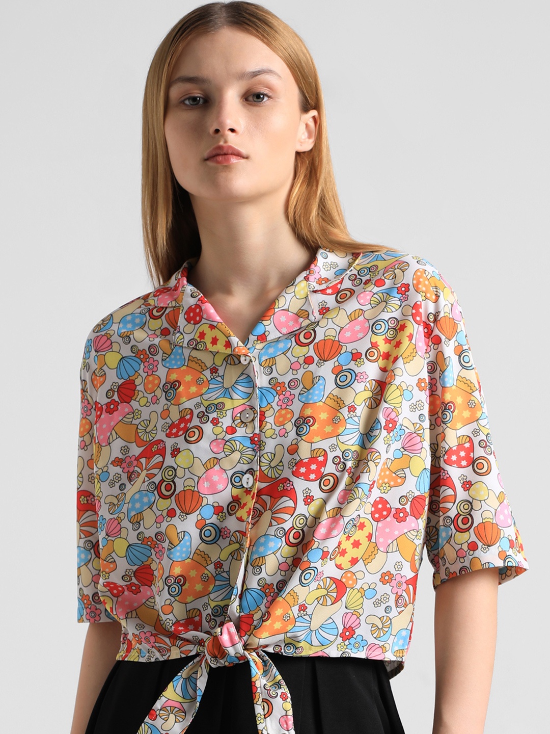 

ONLY Onldjosie SS Conversational Printed Cuban Collar Tie-Up Detail Casual Shirt, White