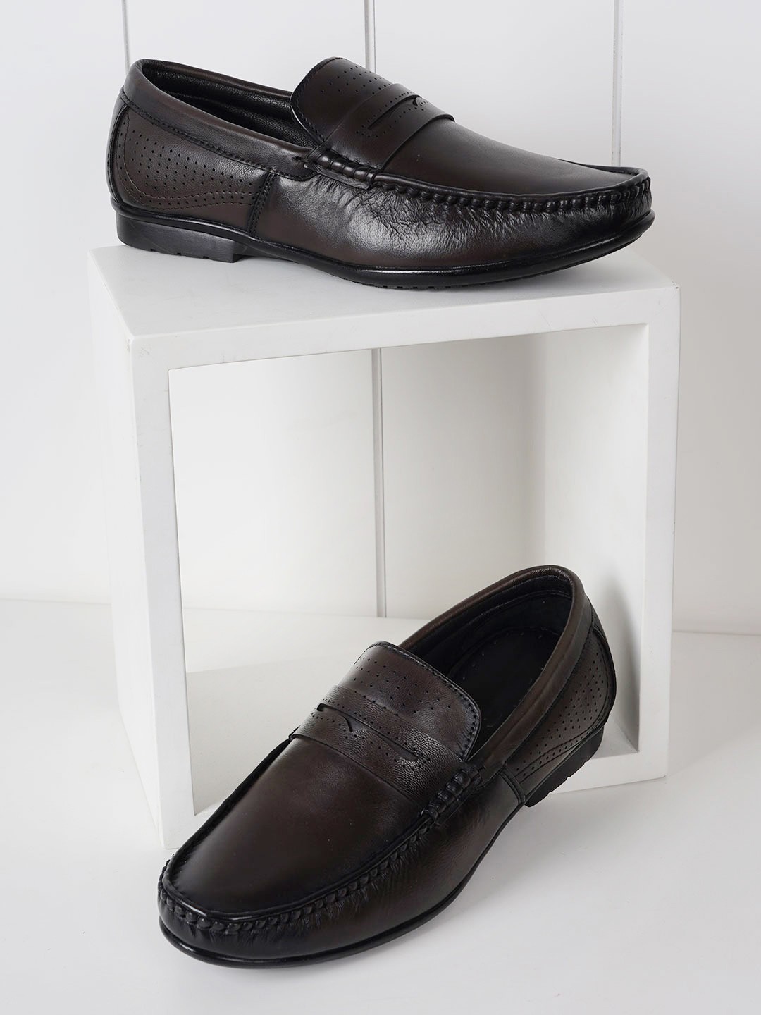 

Style Shoes Men Perforated Lightweight Leather Penny Loafers, Brown