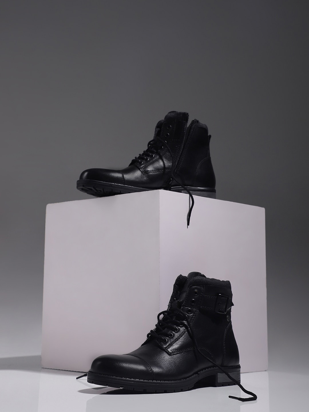 

Jack & Jones Men Leather Mid-Top Block Boots, Black