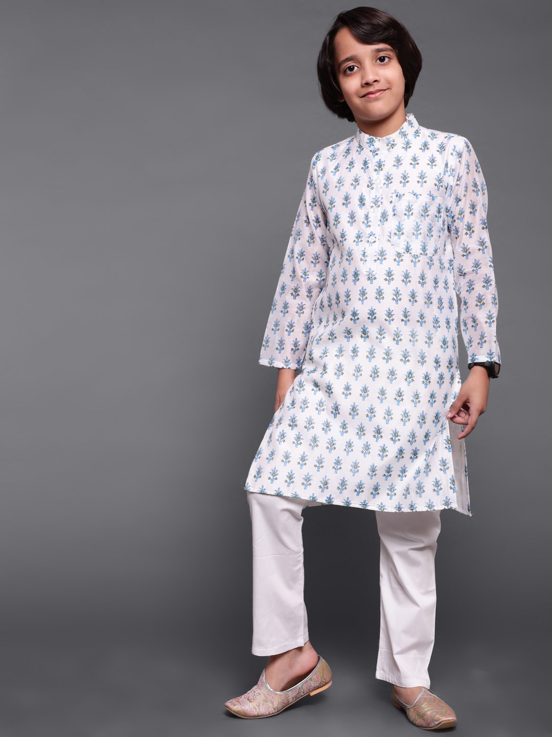 

Aks Kids Boys Ethnic Motifs Printed Mandarin Collar Chanderi Silk Kurta, White