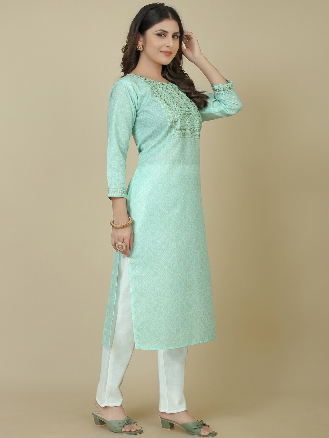 

ZIRVI Bandhani Printed Sequinned Kurta With Trousers, Green