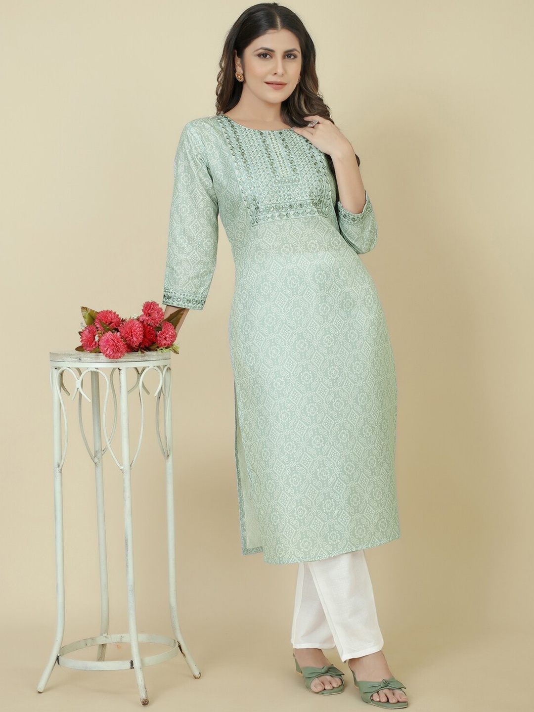 

ZIRVI Ethnic Motifs Embroidered Regular Kurta with Trousers, Grey