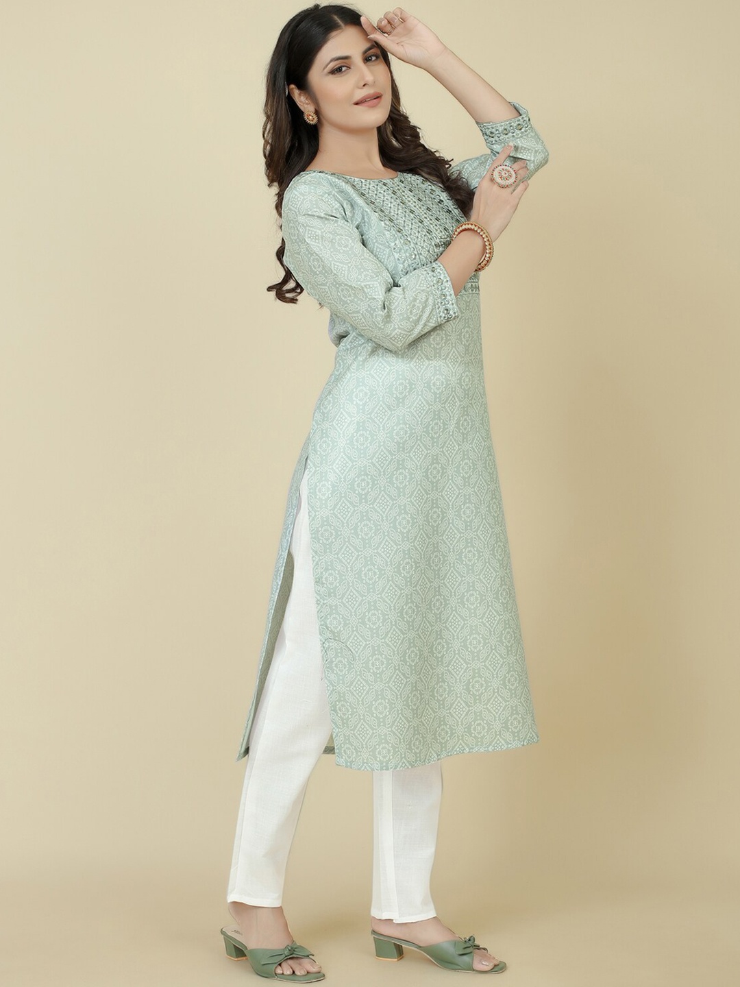 

ZIRVI Ethnic Motifs Printed Sequinned Detail Straight Kurta with Trousers, Grey