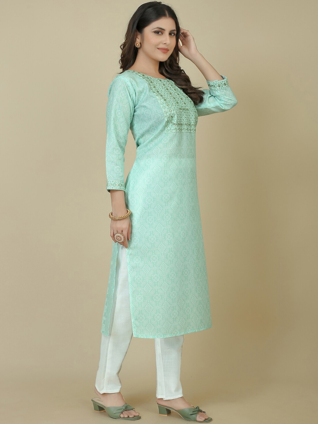 

ZIRVI Bandhani Printed Sequinned Kurta With Trousers, Green