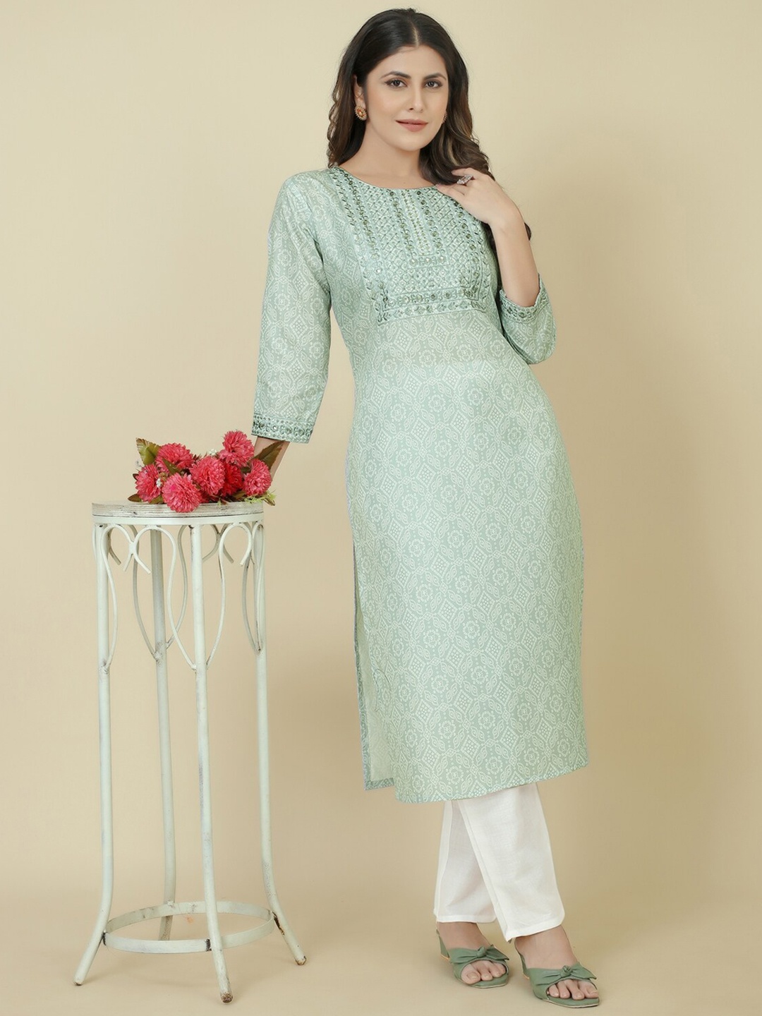 

ZIRVI Ethnic Motifs Printed Sequinned Detail Straight Kurta with Trousers, Grey