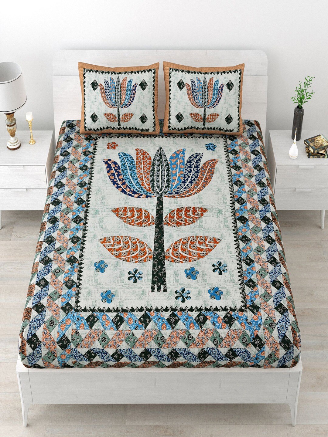 

UNIQCHOICE Blue & White Floral 120 TC Queen Bedsheet with 2 Pillow Covers