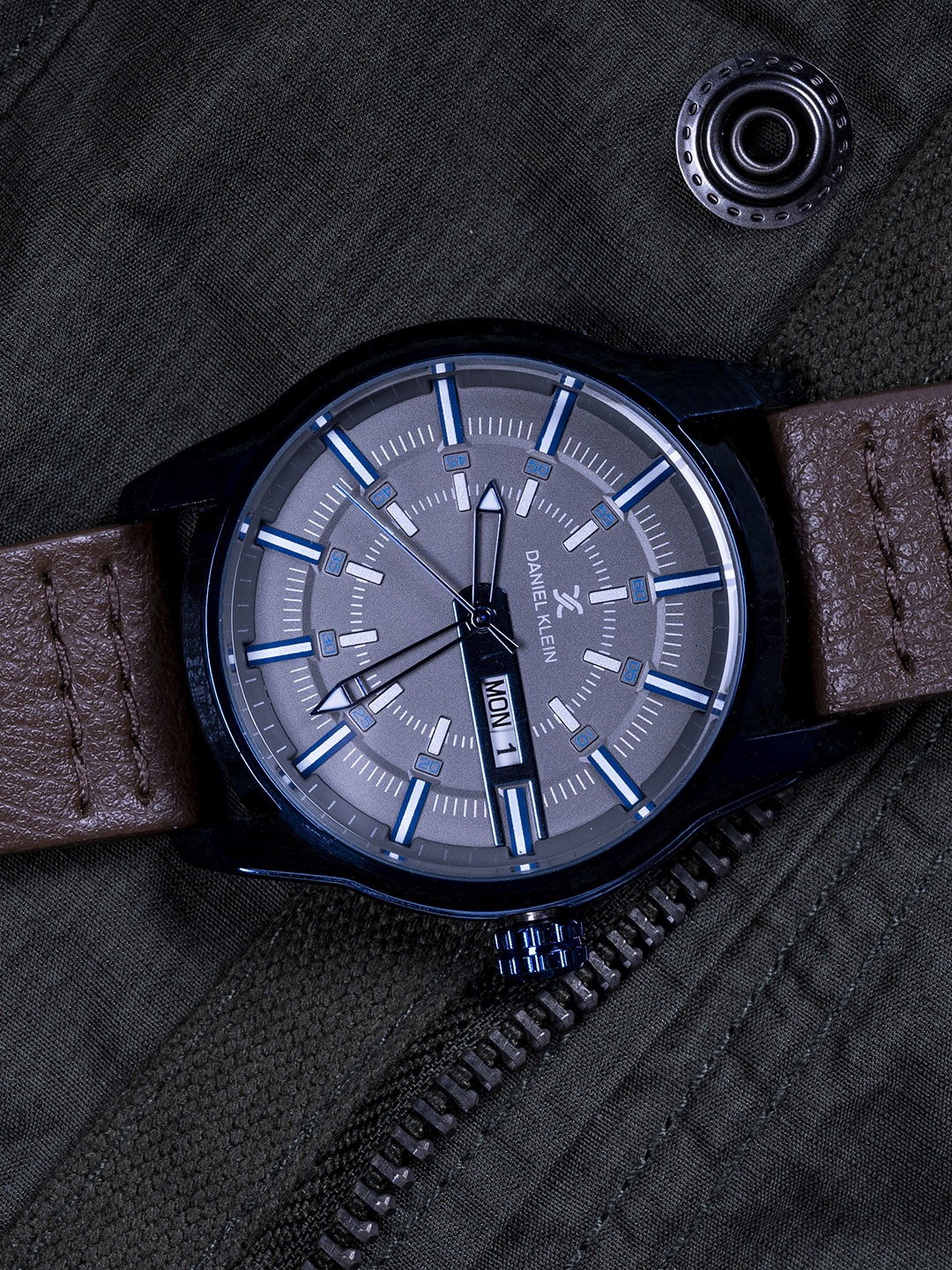 

Daniel Klein Men Grey Leather Analogue Watch DK11599-6