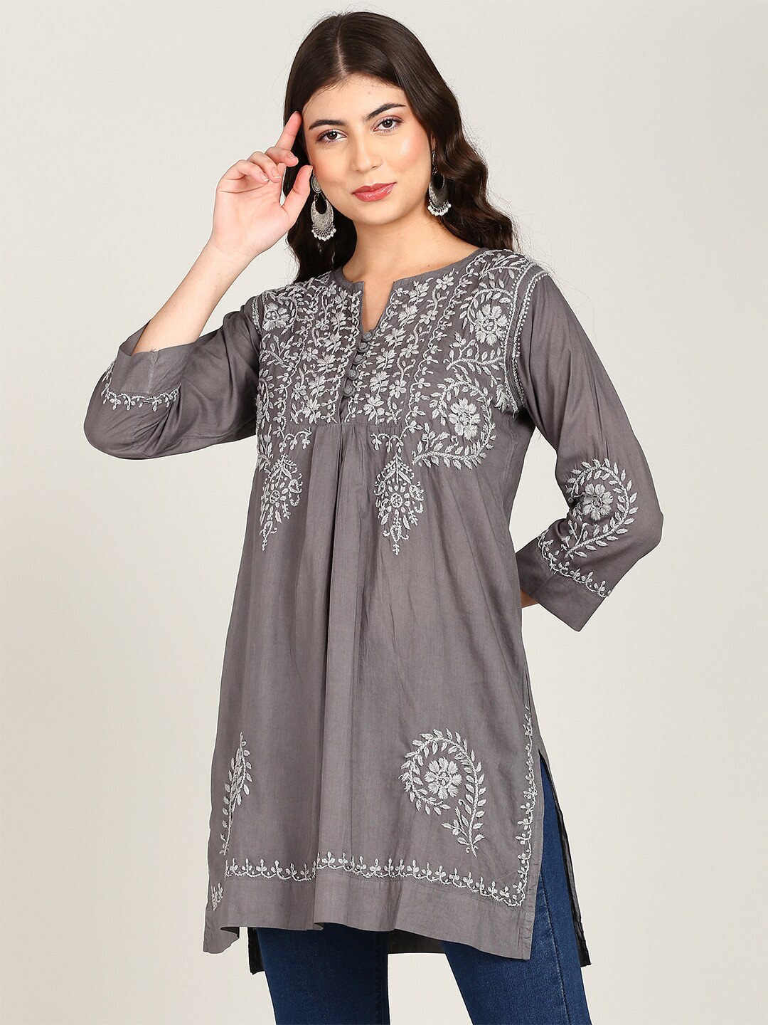 

VAHSON Ethnic Motifs Embroidered Round Neck Chikankari Pure Cotton Straight Kurti, Grey