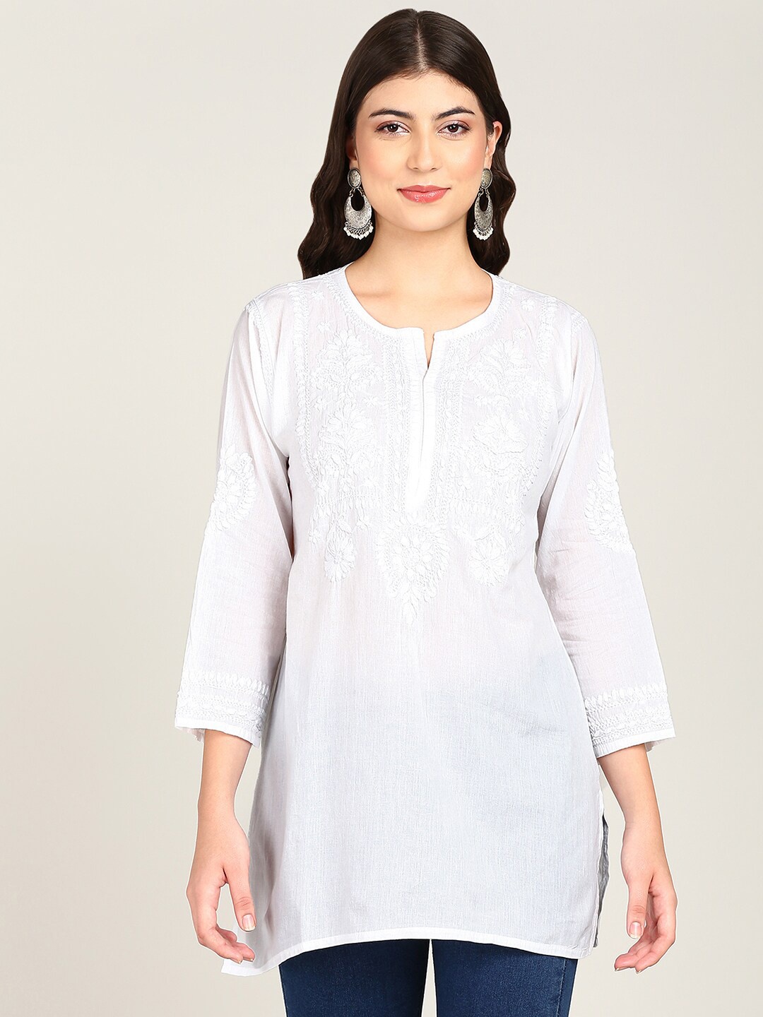 

VAHSON Ethnic Motifs Embroidered Round Neck Chikankari Pure Cotton Straight Kurti, White