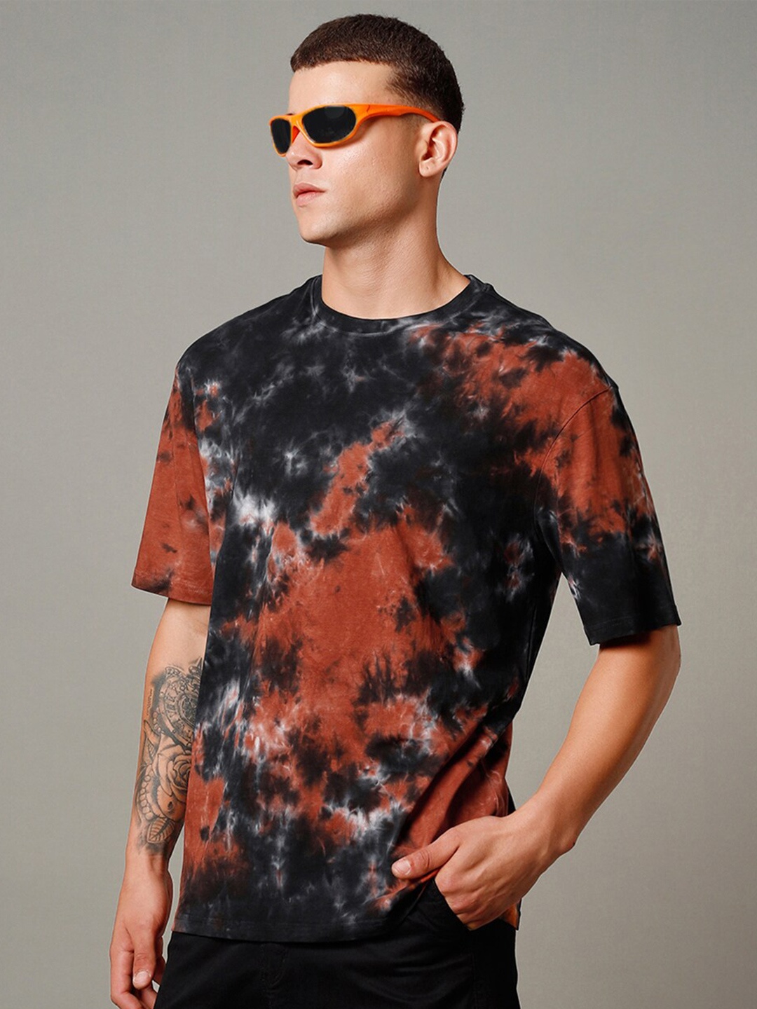 

Bewakoof Tie and Dye Printed Drop-Shoulder Pure Cotton Oversized T-shirt, Black