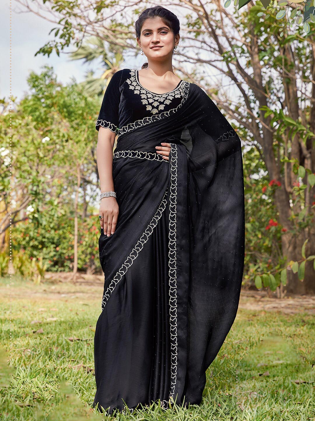 

Mitera Embellished Beads And Stones Pure Chiffon Saree, Black