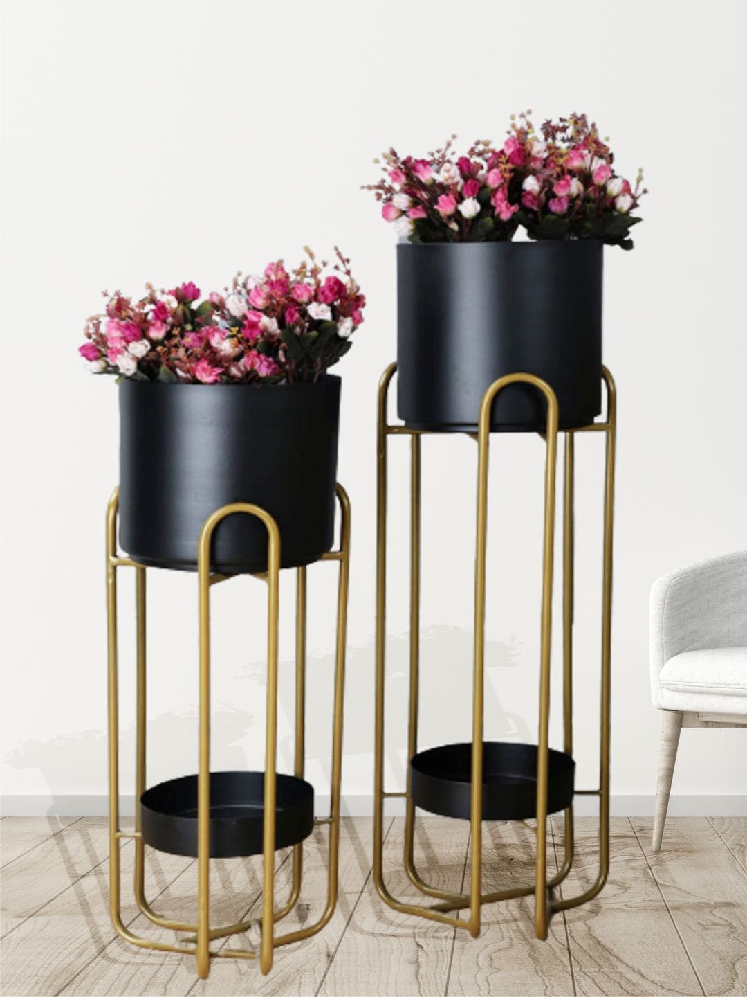 

The Art House 2 Pieces Black Metal Planters With Stand