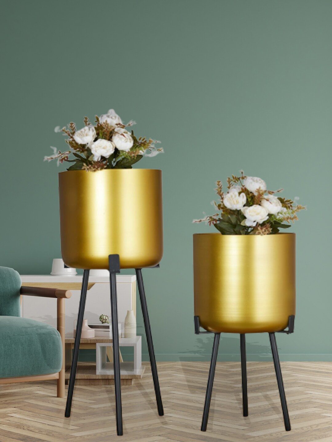 

The Art House 2 Pieces Gold Toned Metal Planters With Stand