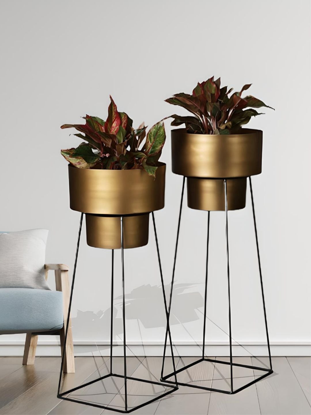 

The Art House Gold Toned 2 Pieces Metal Planters With Stand