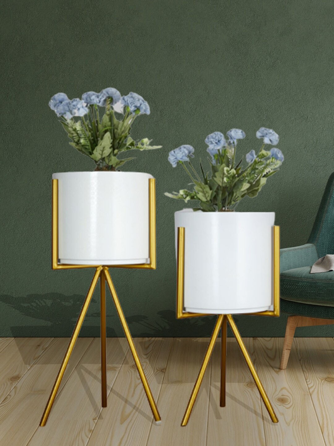 

The Art House White 2 Pieces Metal Planters With Stand