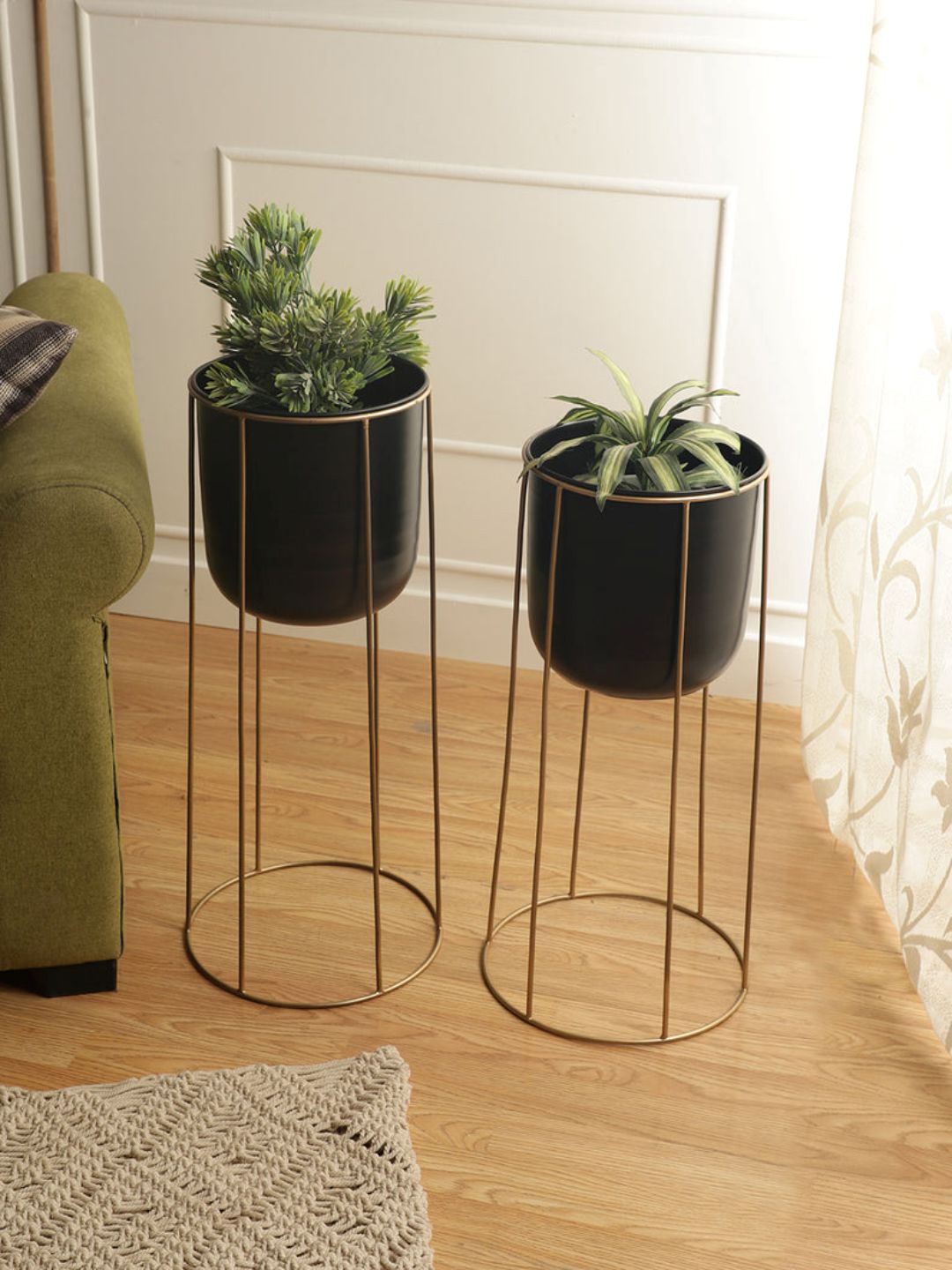

The Art House 2 Pieces Black Metal Planters