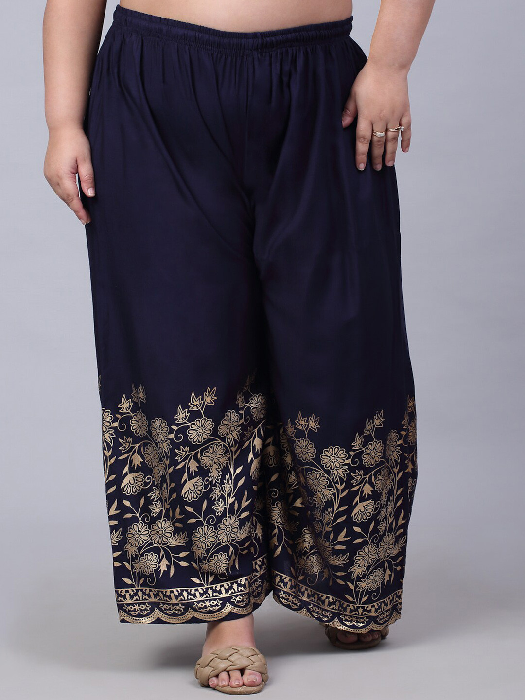 

Trend Level Plus Size Floral Printed Flared Palazzos, Navy blue