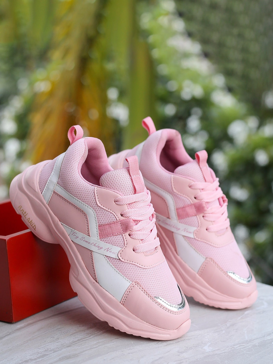 

sneakers villa Women Textured Lightweight & Antiskid Sneakers, Pink