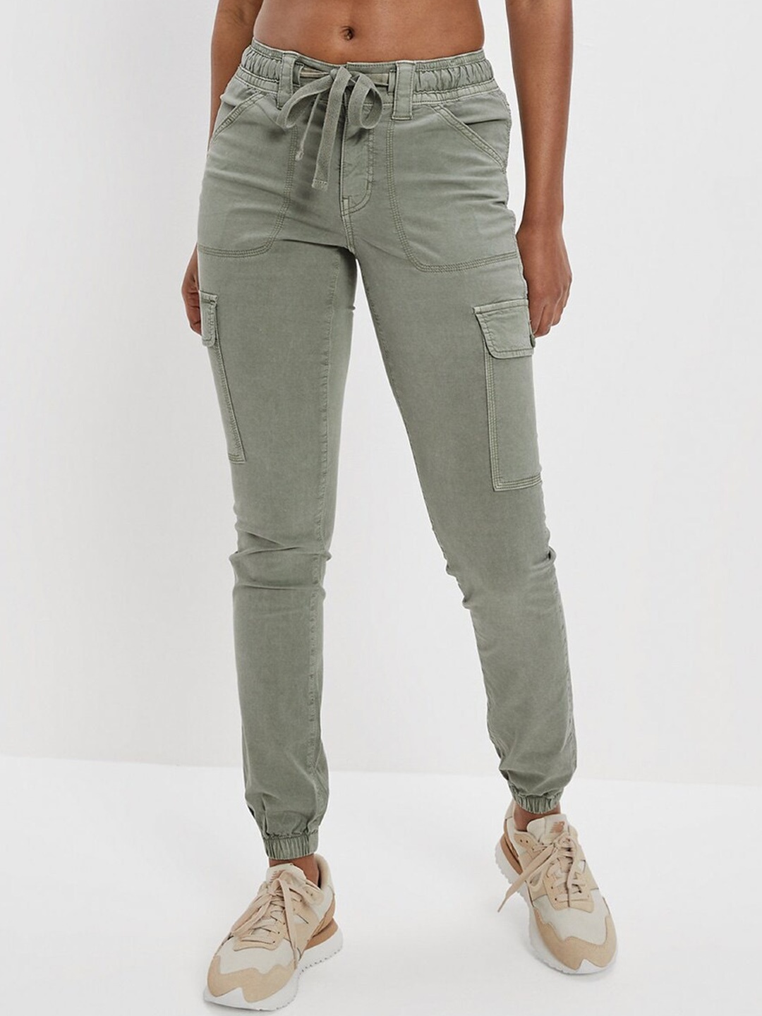 

AMERICAN EAGLE OUTFITTERS Women Jogger High-Rise Mildly Distressed Jeans, Olive