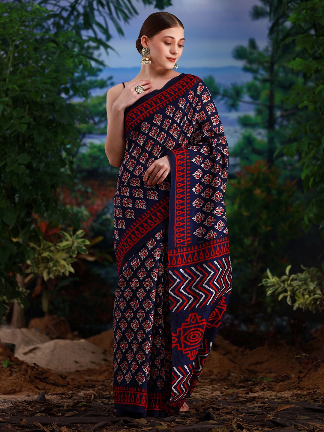 

KALINI Ethnic Motifs Printed Bhagalpuri Saree, Navy blue