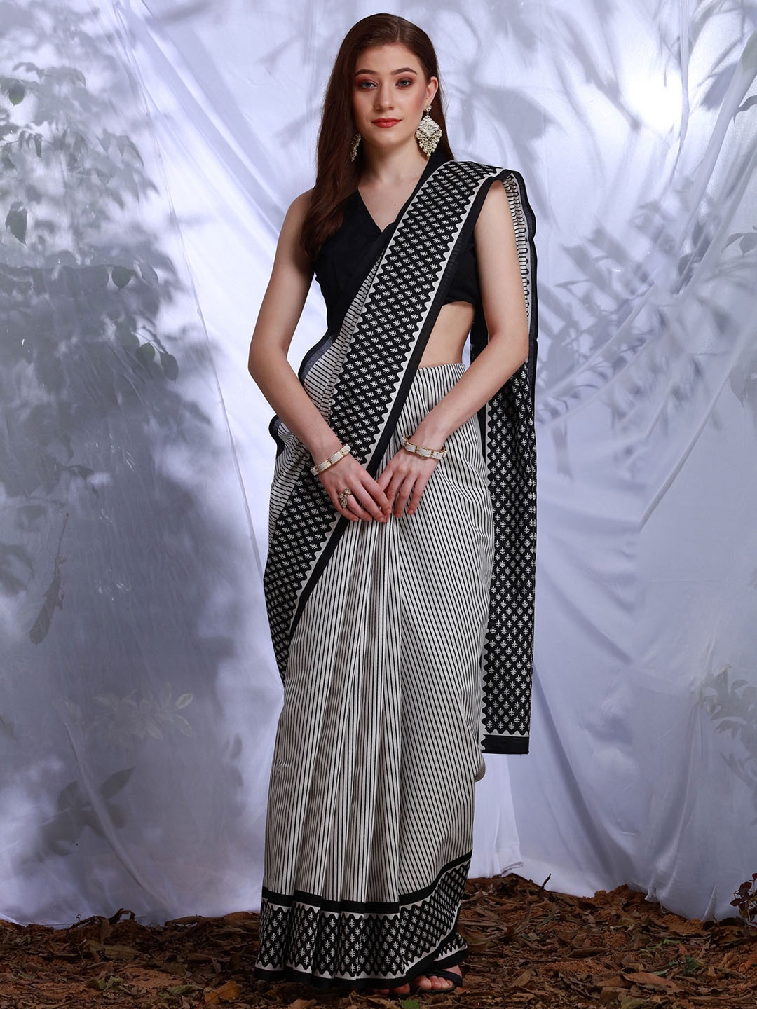 

KALINI Striped Bhagalpuri Saree, Off white