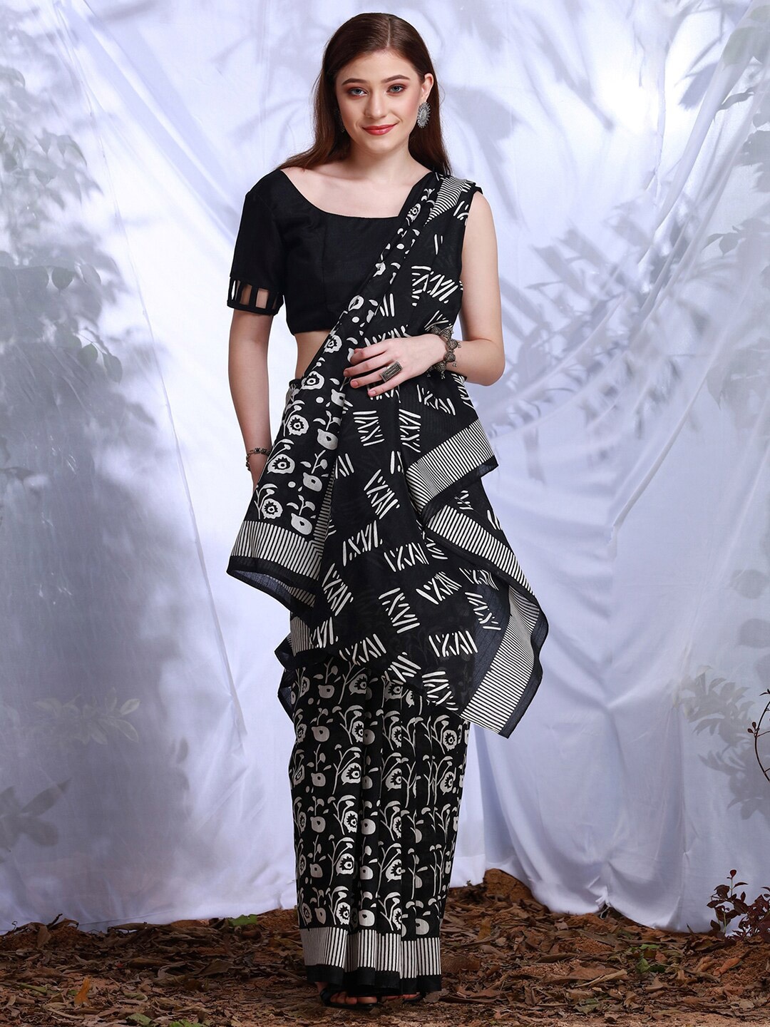 

KALINI Floral Printed Saree, Black