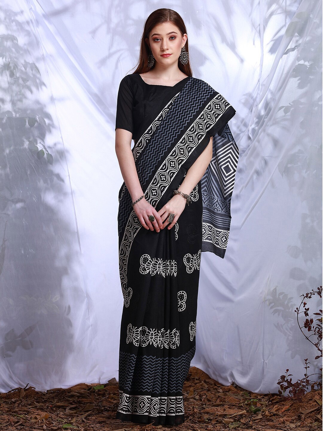 

KALINI Ethnic Motifs Printed Art Silk Bagru Saree, Black