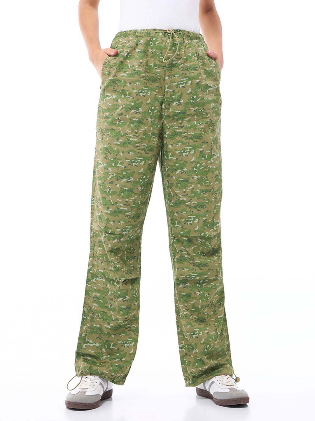 

Bewakoof Women Camouflage Printed Baggy Oversized Parachute Pants, Green
