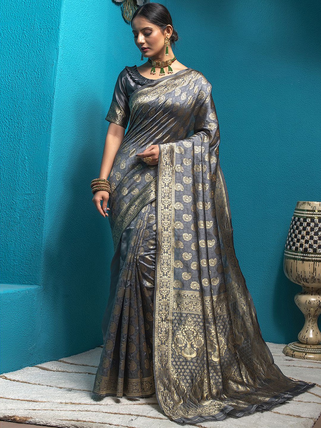 

Satrani Ethnic Motifs Woven Design Zari Art Silk Banarasi Saree, Grey
