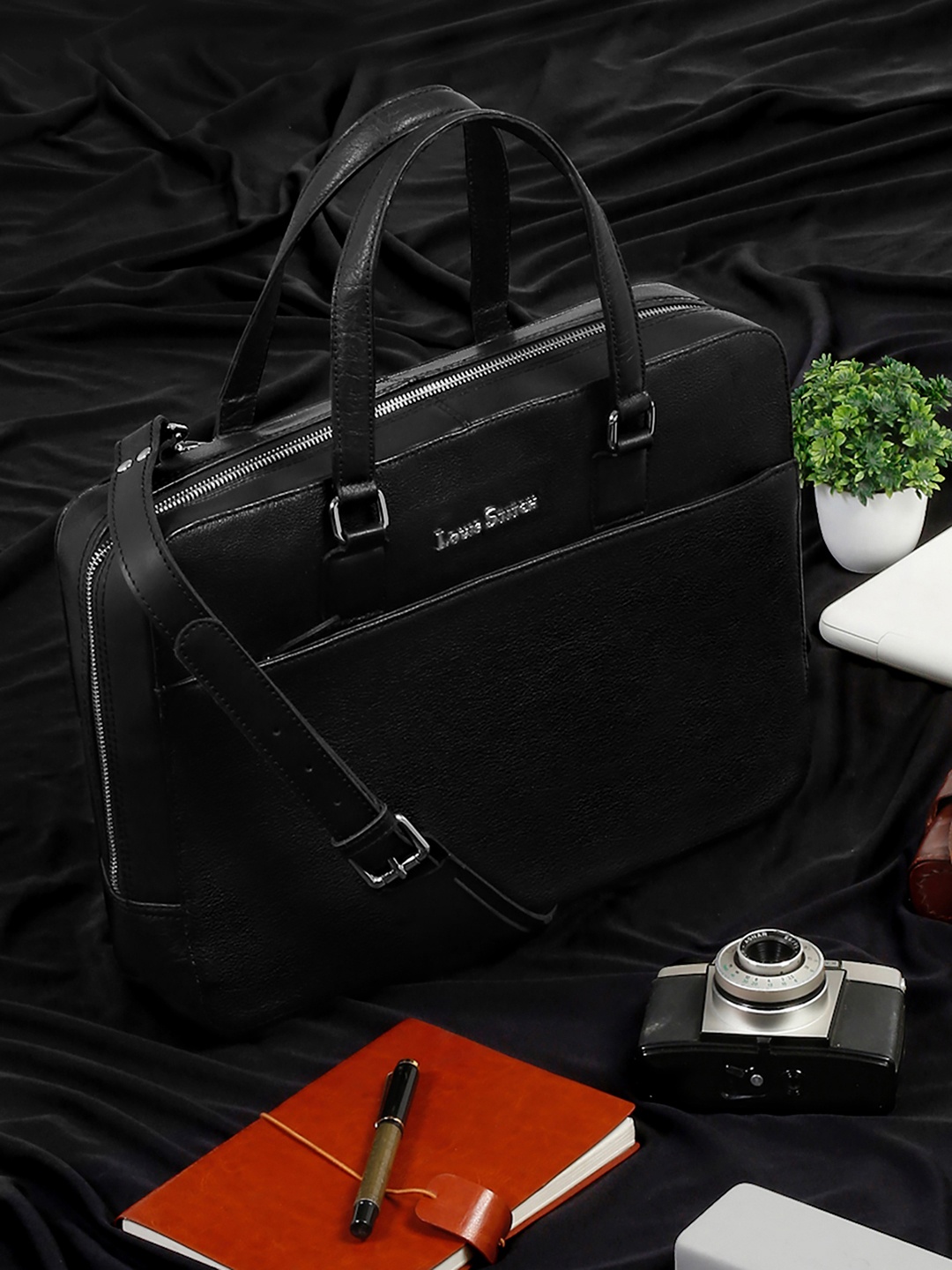 

LOUIS STITCH Unisex Textured Leather Laptop Bag, Black