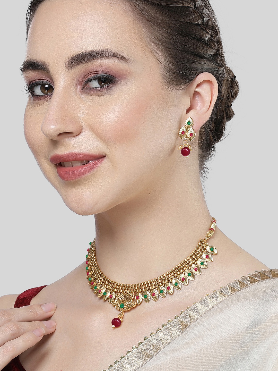 

KARATCART Gold Plated Kundan-Studded Necklace And Earrings