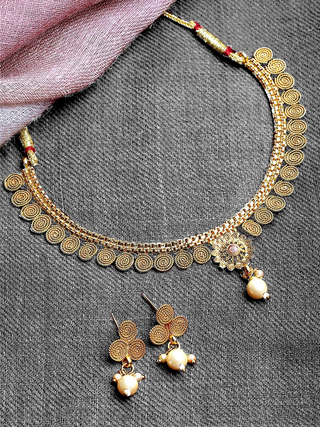 

KARATCART Gold-plated kundan-studded & Beaded Necklace And Earrings