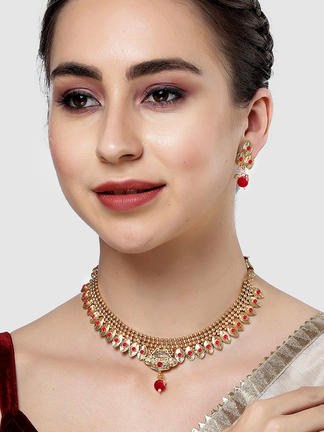 

KARATCART Gold-Plated Kundan Studded Necklace And Earrings