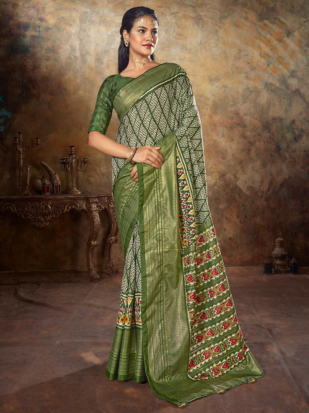 

Mitera Olive Green & Gold-Toned Geometric Printed Zari Saree