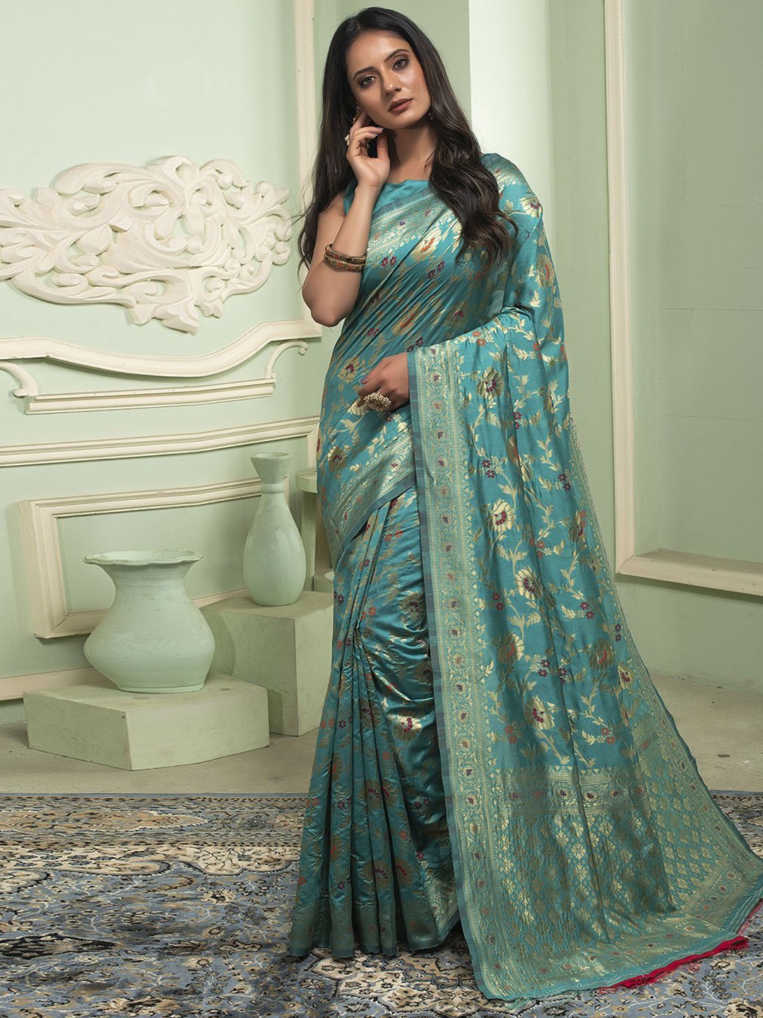 

Mitera Ethnic Motifs Woven Design Zari Art Silk Banarasi Saree, Lime green