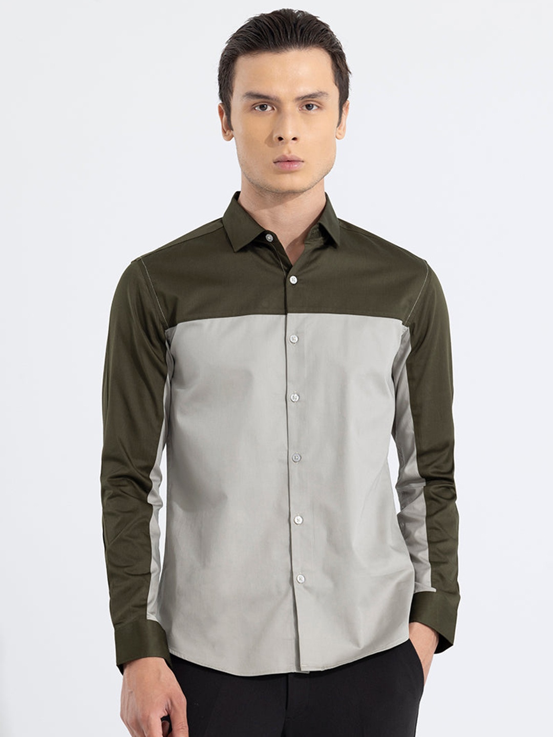 

Snitch Grey Classic Slim Fit Colourblocked Pure Cotton Casual Shirt