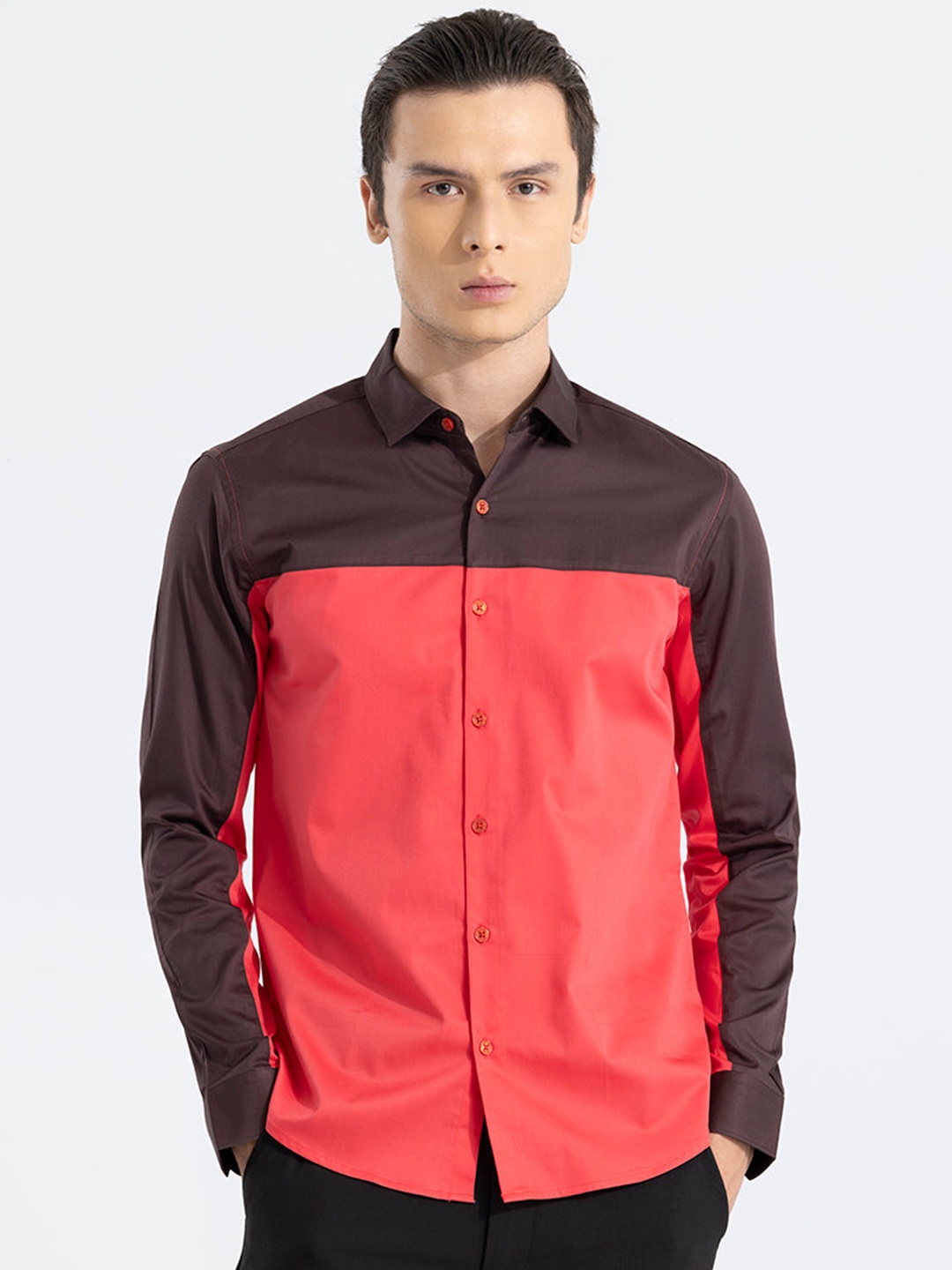 

Snitch Classic Fit Slim Fit Colourblocked Pure Cotton Casual Shirt, Red