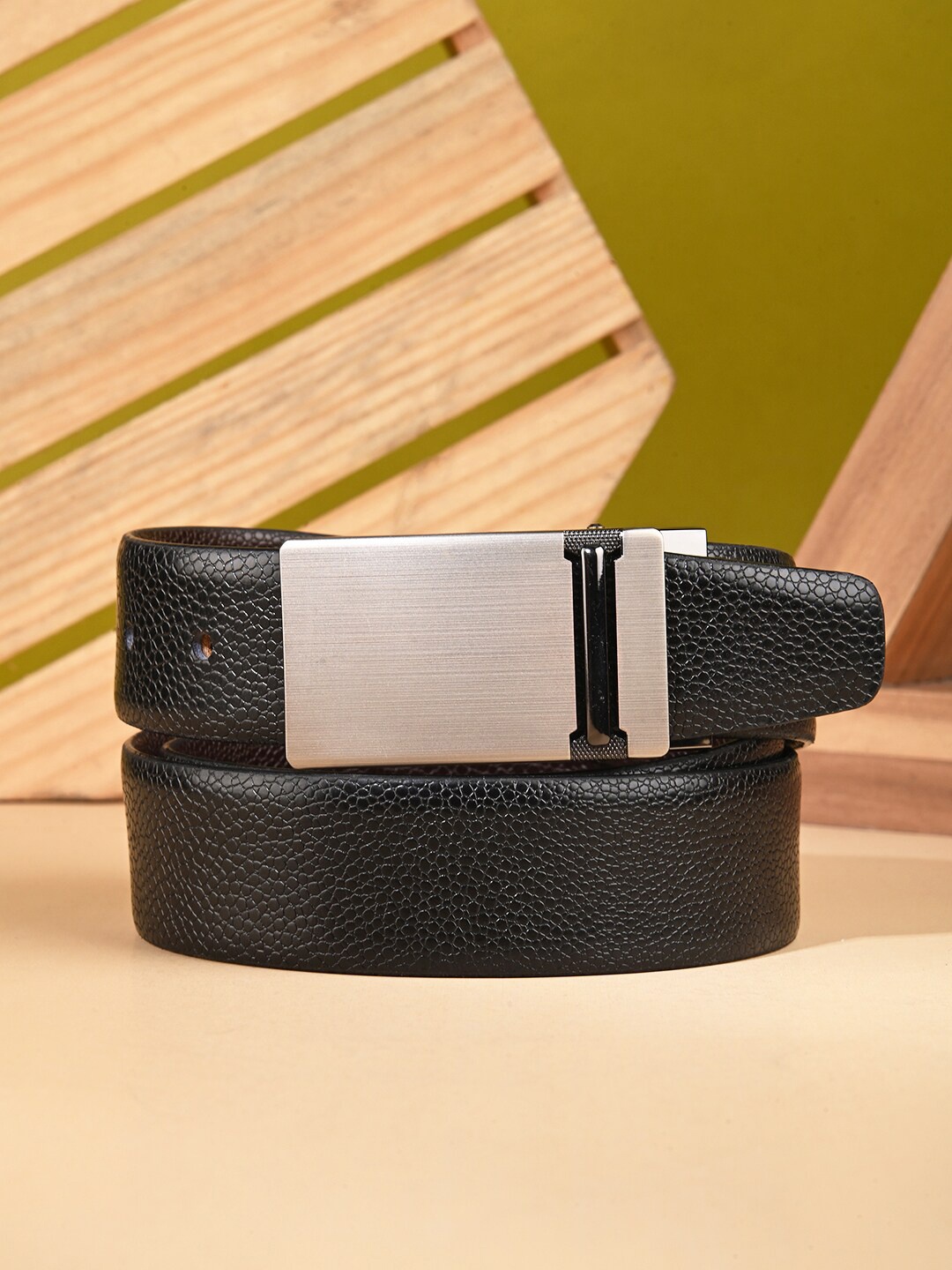 

BuckleUp Men Leather Belt, Black