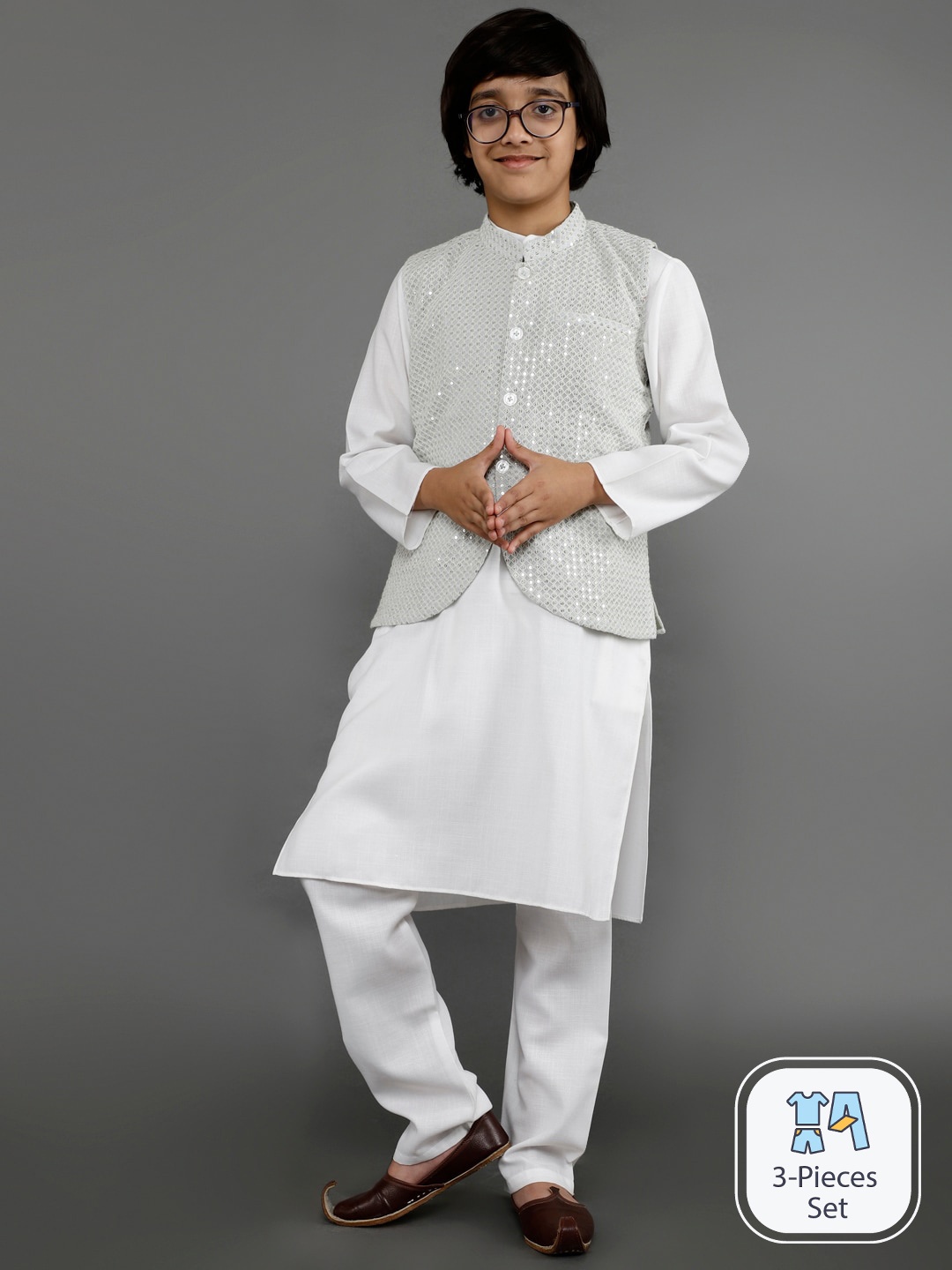 

Aks Kids Boys Mandarin Collar Straight Kurta With Trousers With Nehru Jacket, White