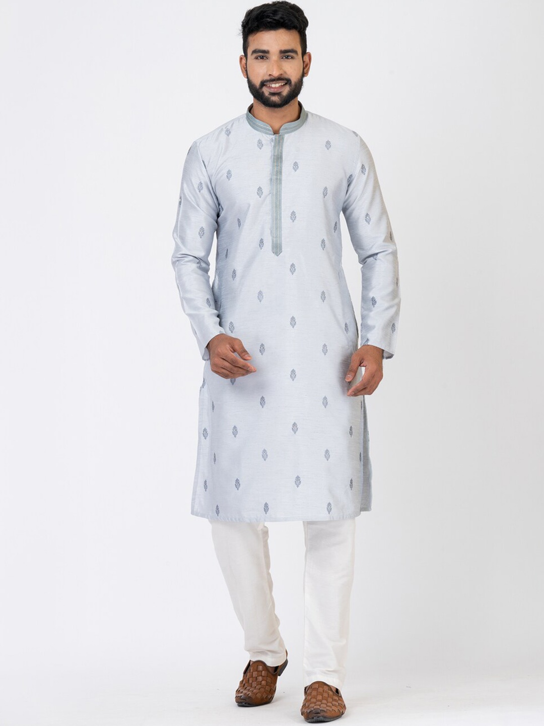 

HU - Handcrafted Uniquely Ethnic Motifs Embroidered Mandarin Collar Kurta, Grey