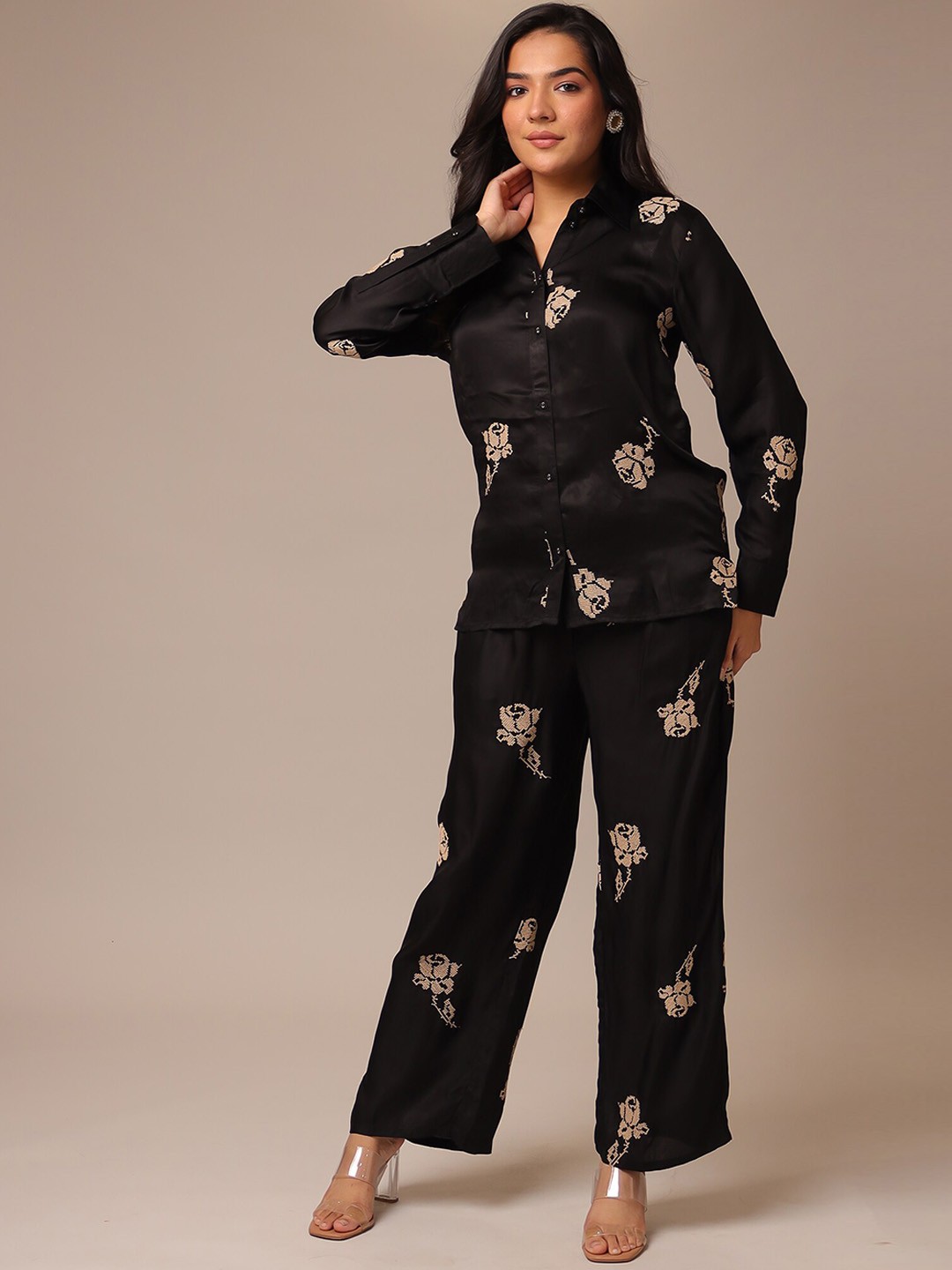 

ZARI Floral Embroidered Shirt & Trouser, Black