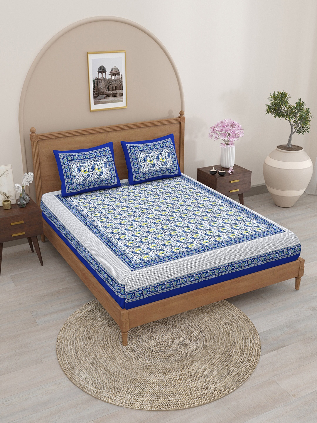 

SheetKart Blue & White Ethnic Motifs 120 TC Queen Bedsheet With 2 Pillow Covers