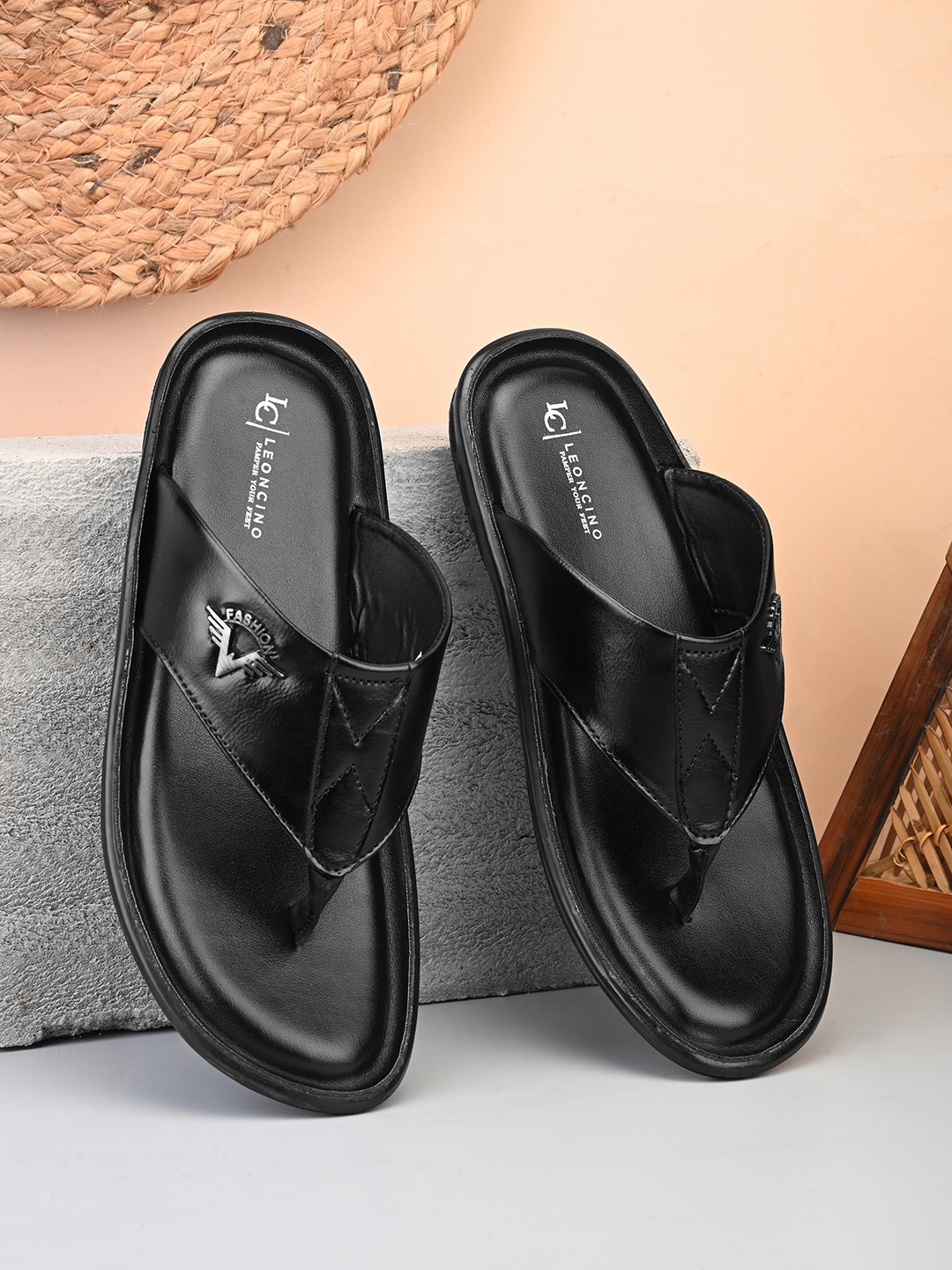 

LEONCINO Men Slip-On Comfort Sandals, Black