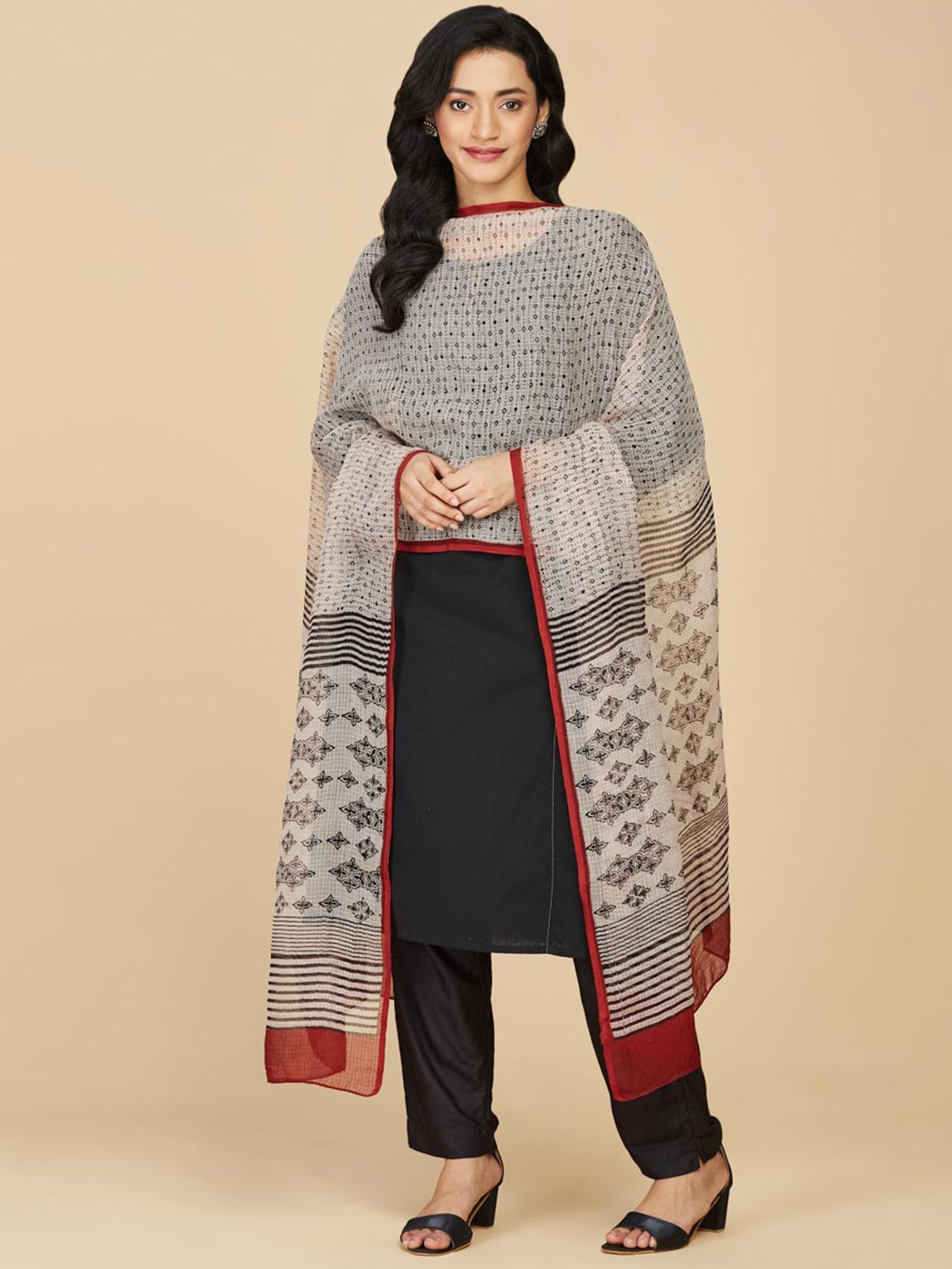 

Fabindia Off White & Black Printed Cotton Silk Dupatta