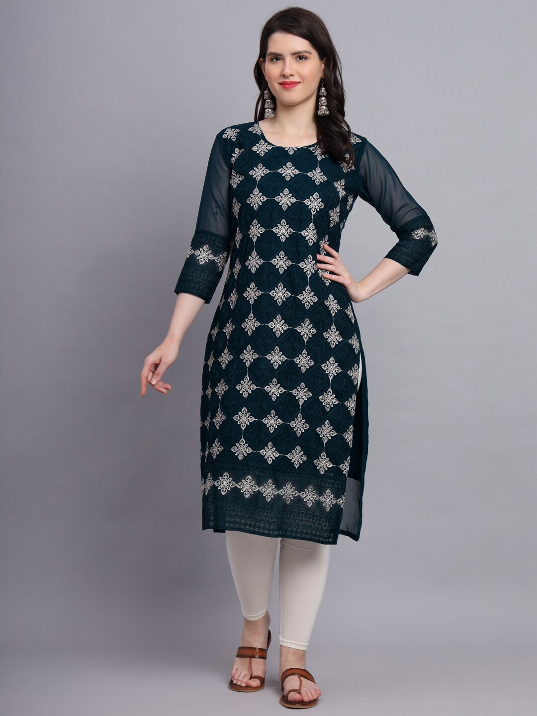 

VAIRAGEE Geometric Embroidered Kurta, Teal