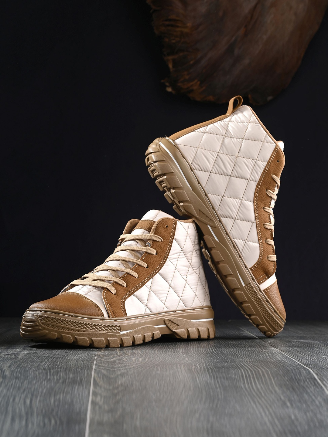 

BUCIK Men Colourblocked Moisture Wicking Lightweight Comfort Insole Mid-Top Sneakers, Beige