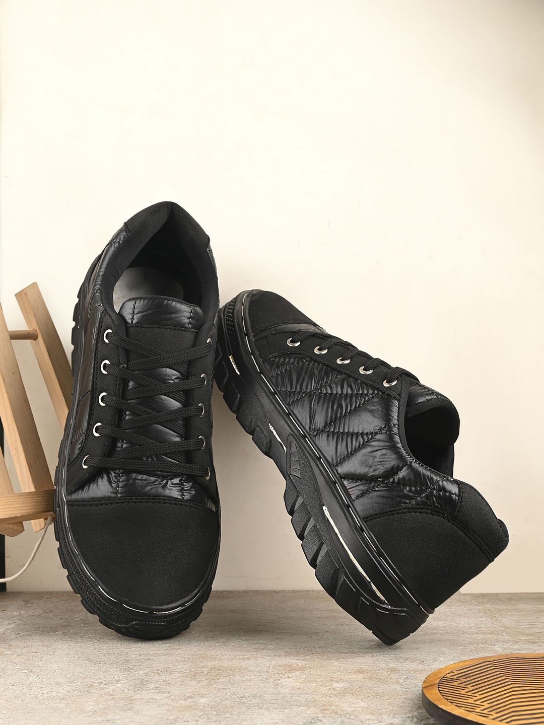 

BUCIK Men Textured Moisture Wicking Lightweight Sneakers, Black