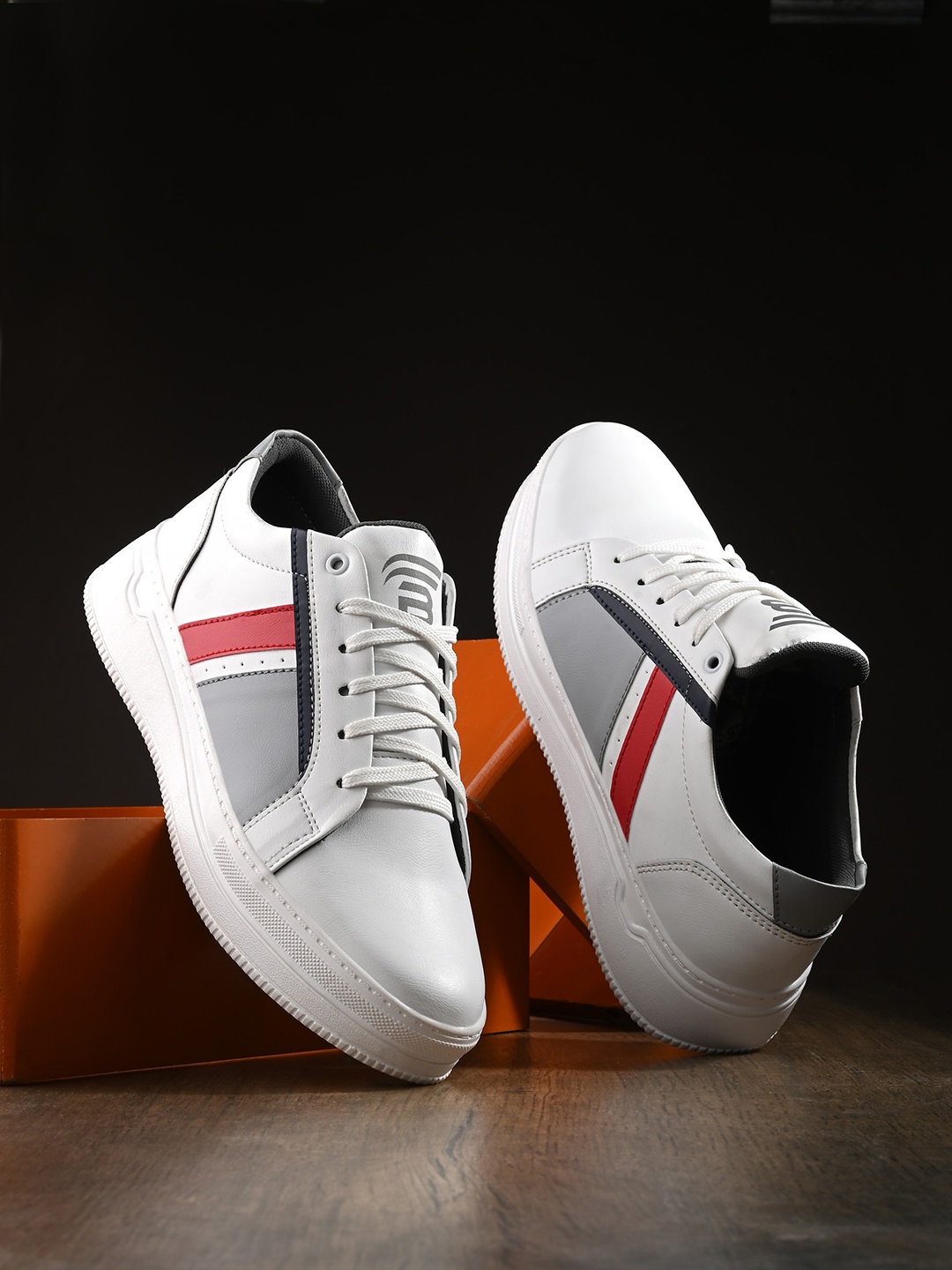 

BUCIK Men Colourblocked Moisture Wicking Lightweight Sneakers, White